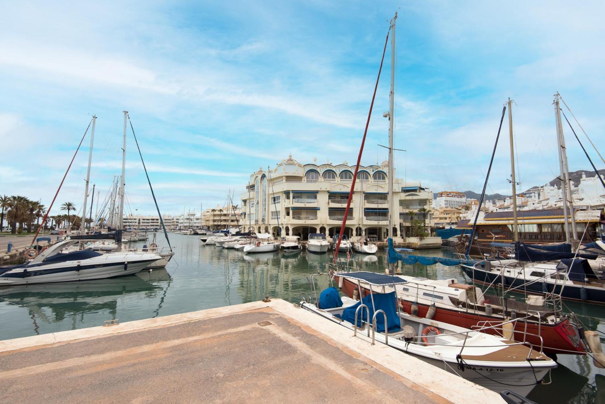 PUERTO MARINERO en El Puerto Marina de Benalmádena en el corazón de la Costa del Sol. Exterior foto