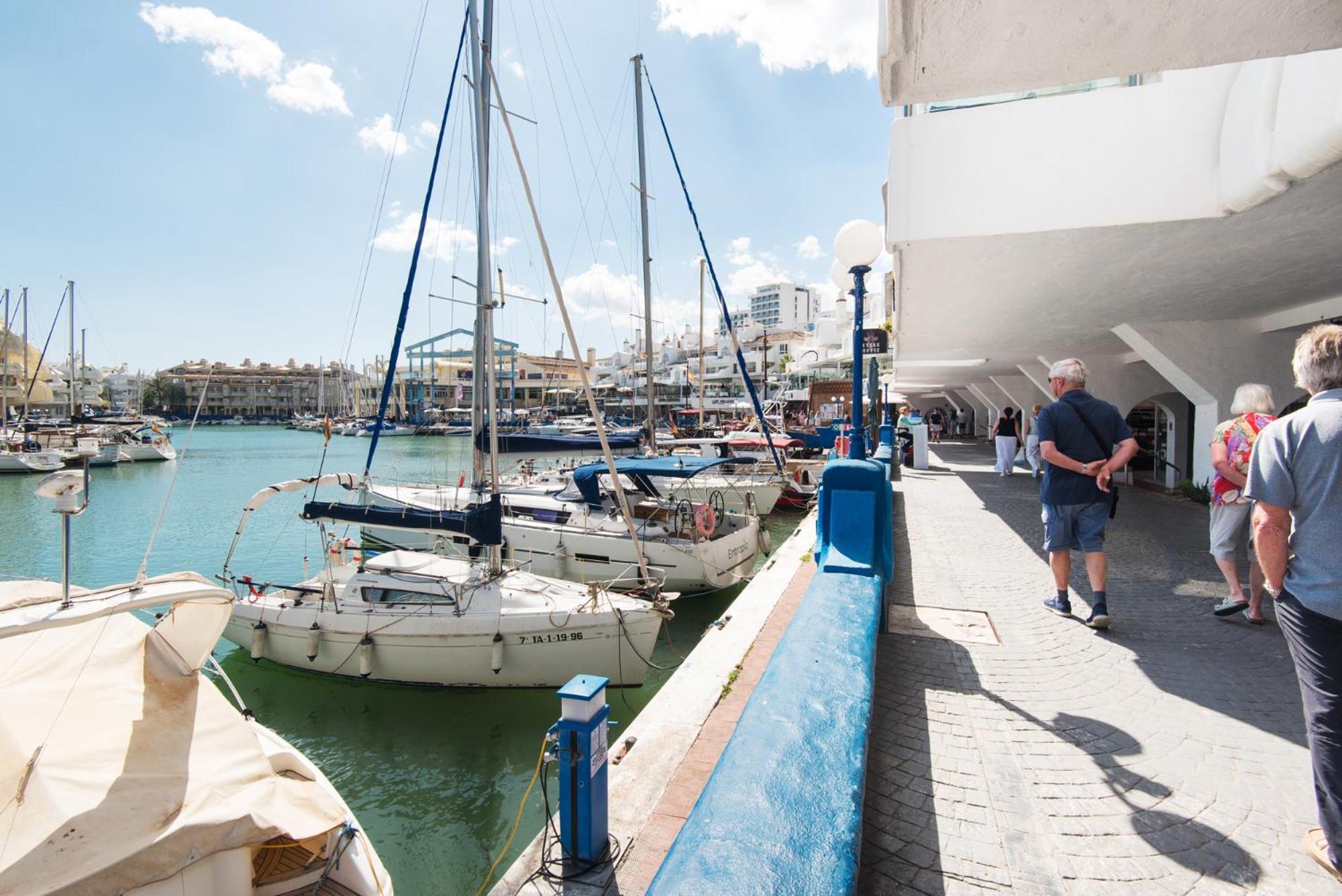 PUERTO MARINERO en El Puerto Marina de Benalmádena en el corazón de la Costa del Sol. Exterior foto