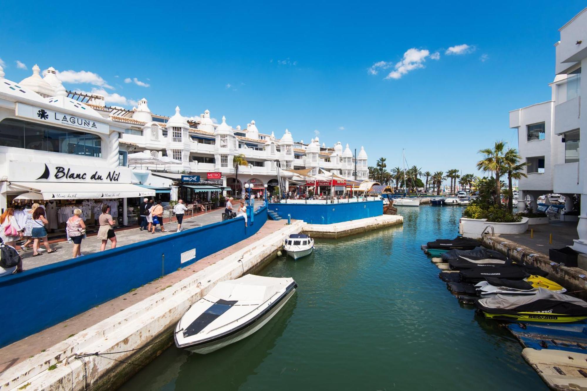 PUERTO MARINERO en El Puerto Marina de Benalmádena en el corazón de la Costa del Sol. Exterior foto